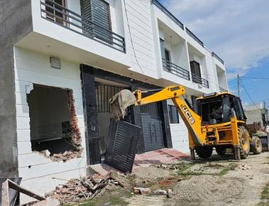 Bulldozers ran on five illegal colonies, nine houses and DPC demolished