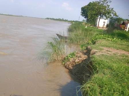 Ghagra flowing 17 cm above the danger level in Dighia