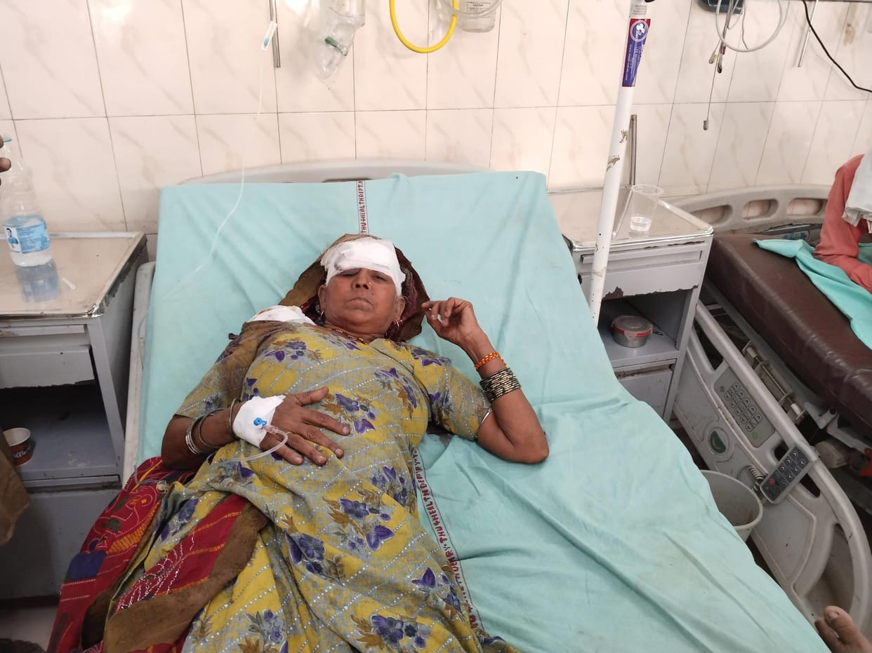 A Bolero filled with devotees overturned, five injured, the accident occurred in Daryapur while returning from Runicha Dham.