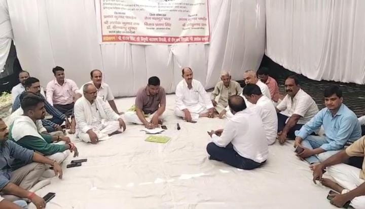 Teachers demonstrated at DIOS office, gave warning