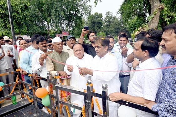 30 meter high tricolor was hoisted, patriotic slogans were raised