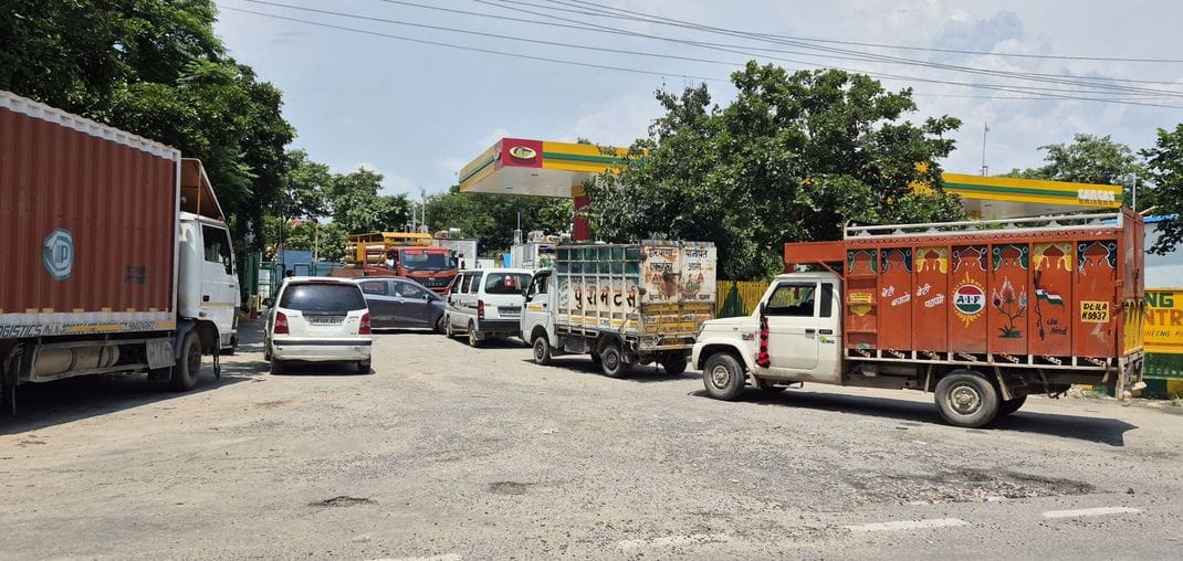 CNG crisis...vehicles stopped, schools closed, studies getting affected