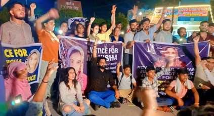Candle march was taken out and demand for justice was made