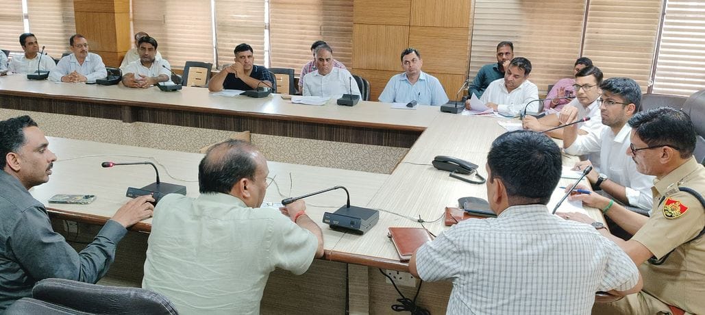 Organizing a meeting in the Mini Secretariat of Drug Free India Campaign