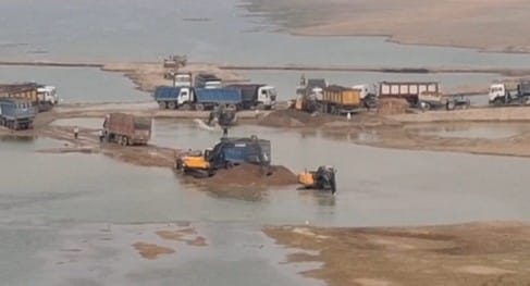 Permits for carrying minerals were also issued to ambulances and scooters