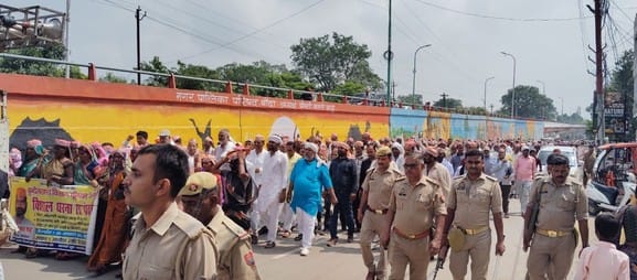 Procession taken out regarding farmers' problems, memorandum submitted