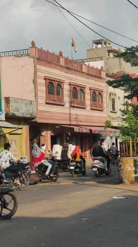 The administration accepted the bungalow of former opposition leader Dr. Govind as encroachment from the court