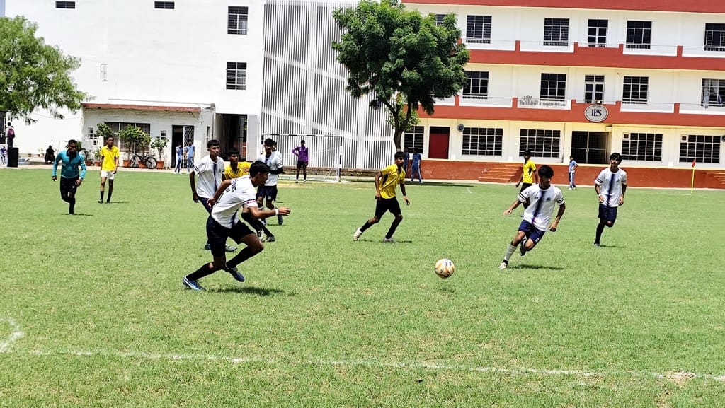 Tapes and Aryans teams reached the semi-finals of football, final match will be held today