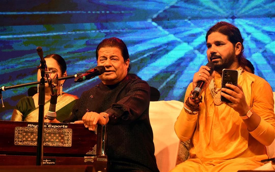 The audience danced to the bhajans of Anup Jalota and Surya Prakash Dubey
