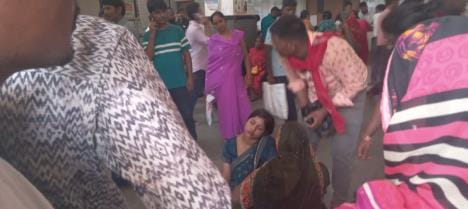 Crowd in medical college, woman felt dizzy due to heat