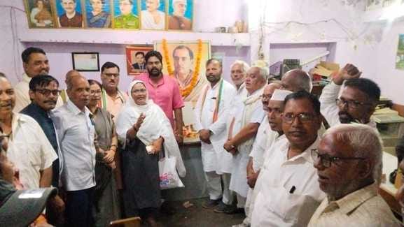 Rajiv Gandhi strengthened democracy by giving youth a place in politics
