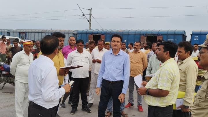A rack of 1,208 metric tonnes of urea reached Gonda
