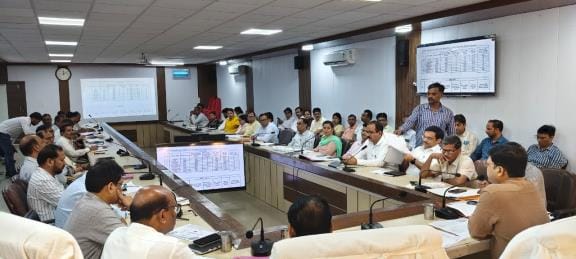Instructions to cut the salary of officers absent from CM Dashboard meeting