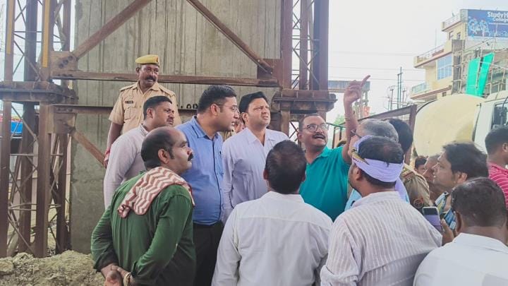 Traders angry with the working style of PNC company staged a protest