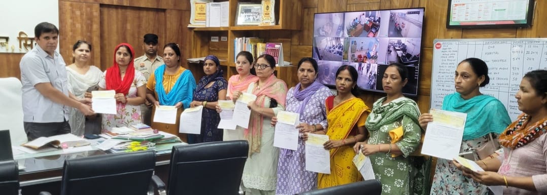 Distributed cheques worth Rs 3.47 lakh as grants to 25 women entrepreneurs