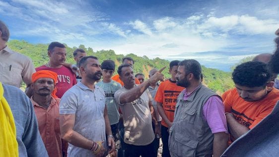 Bhajyum Morcha reached the areas affected by cloudburst with relief material