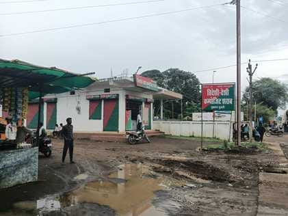 1.33 lakh stolen from a liquor shop employee in Ghughri