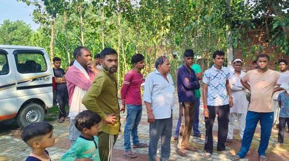 Dhaba operator attacked with an axe after entering his house, shot