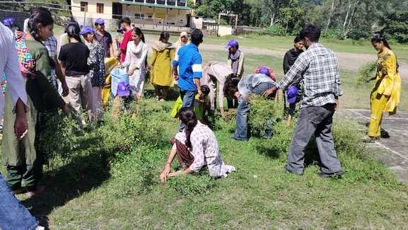 Volunteers cleaned Dadahu College
