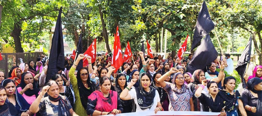 Anganwadi workers roared in support of their demands