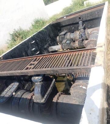 If there is excess water in the drains, the pump motors will start automatically