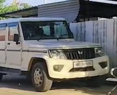 Gharaunda SDM's official vehicle confiscated for not following court orders