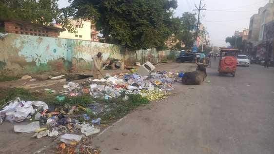 Tender for cleaning 15 roads of the city ended, garbage spread everywhere
