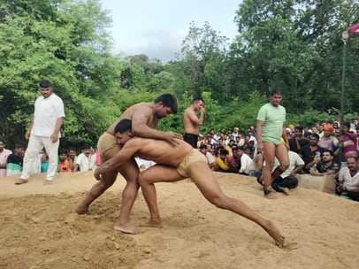 Arjun Tiwari of Kaushambi defeated Sandeep Singh Rana and won the wrestling match