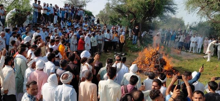 Thousands of people in Dhani Laxman bid a tearful farewell to teacher Manisha