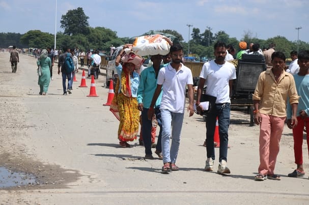 Bad bearings of Bijnor Barrage were removed, pedestal will be made today