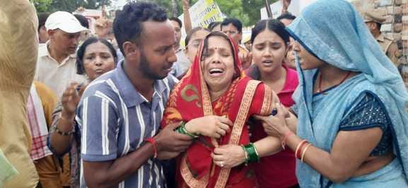 Student Aditya Verma murder case: Mother cried, spread her arms and demanded justice