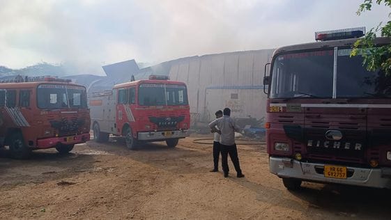 Fire broke out in a biscuit and namkeen manufacturing factory, brought under control in seven hours