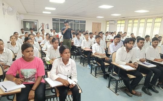 Taught cyber security lesson to new students, Anjali got first place in the quiz