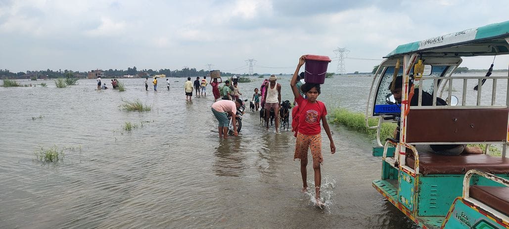 Ganga recedes by two cm, geo bags put to stop flood flow away