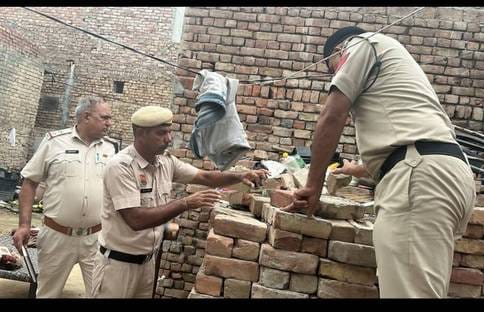 Property worth Rs 1.40 crore of five smugglers seized, bulldozer will be used