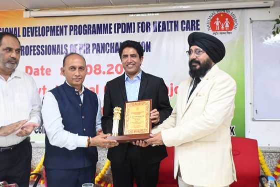 जीएमसी राजोेरी ने स्वास्थ्य सेवा कर्मियों के लिए एक दिवसीय व्यावसायिक विकास कार्यक्रम आयोजित कि