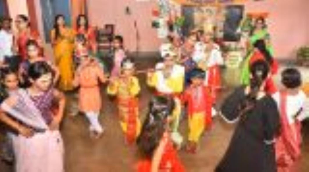 Devotion and gaiety shine on Kanha's Chhath festival