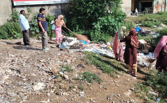 The team of Nagar Parishad today launched a cleanliness drive at the Kachha Gher railway gate