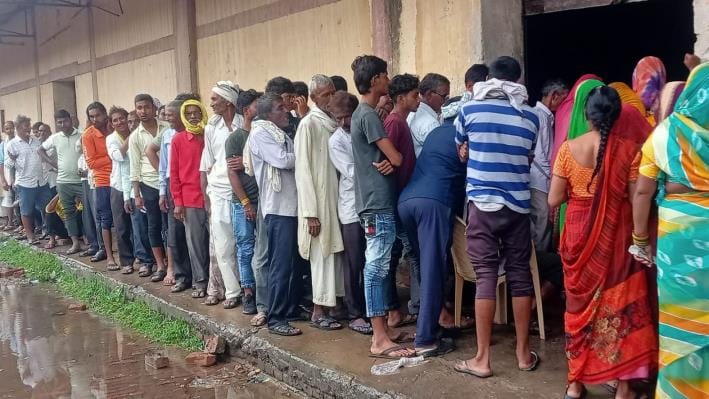 Queue started since night, farmer fainted
