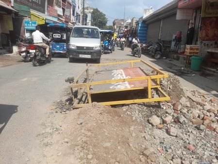 6.75 crore rupees are spent on the Municipal Corporation, yet the condition of the roads and lanes is not visible