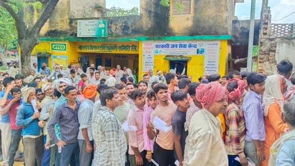 Queues at committees on the second day as well, farmers waited six hours for urea