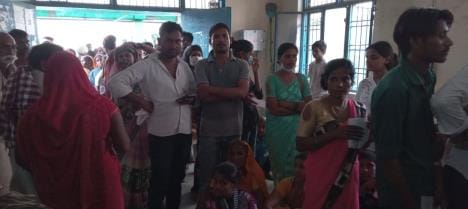 Crowd increased in the hospital, jostling