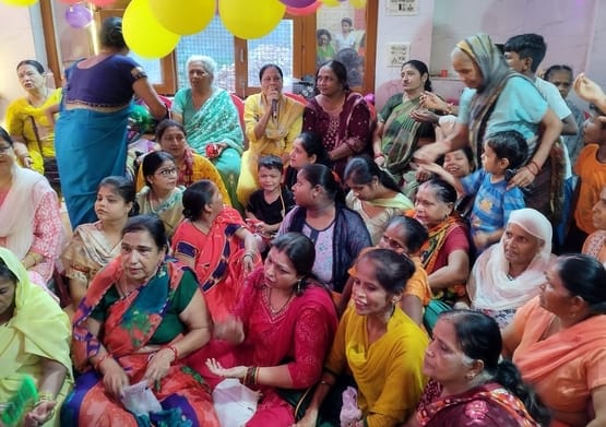 On the occasion of Chhath, Kadhi-rice and Halwa were offered to Kanha