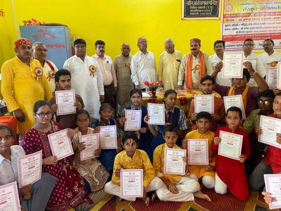 Deepanshu won in singing and Somdev won in antakshari