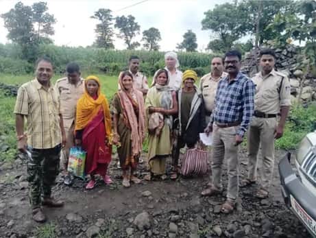 रेस्क्यू कर बचाए गए किसान