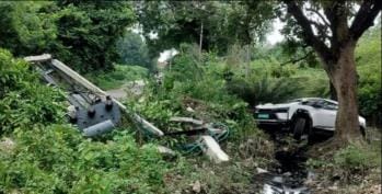 Transformer broke due to car collision, power supply of entire village was cut off
