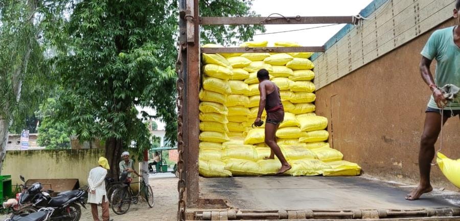 Farmers not face any problem of fertilizer in Rabi season in UP supply increased by five lakh metric tonnes