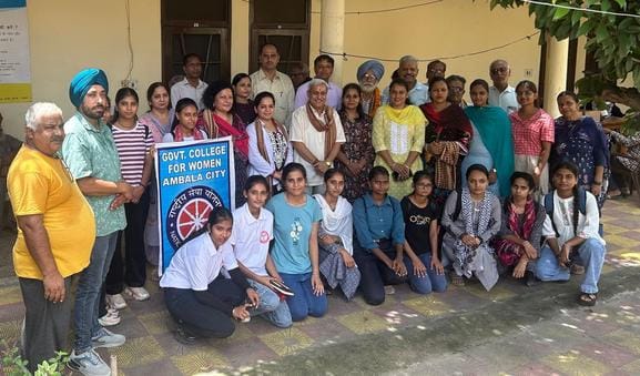 The students visited the old age home and spent time with the elderly