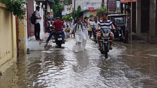 Waterlogging at many places in the city due to heavy rains