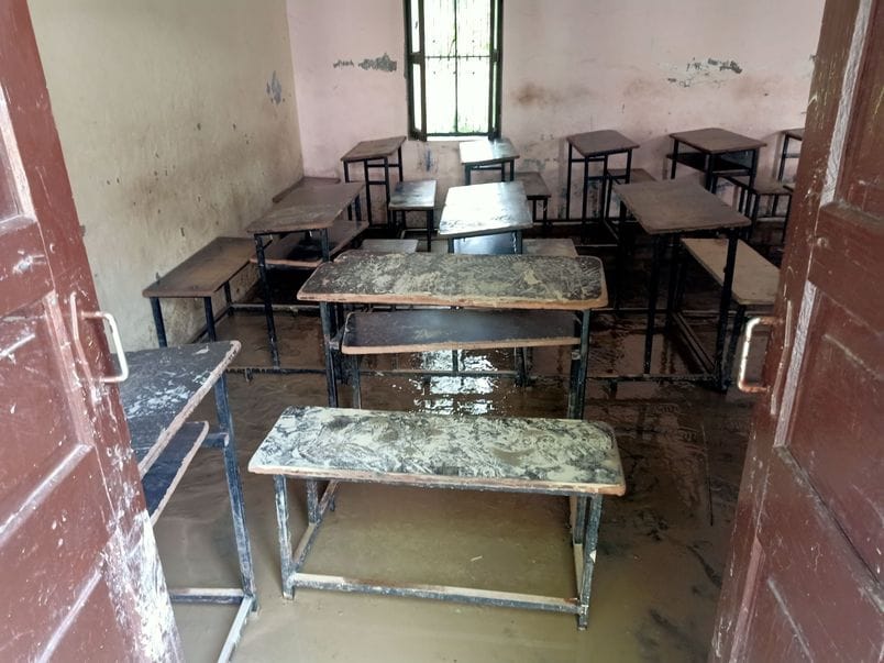 Takarla school turned into a pond, children forced to study sitting in knee-deep water
